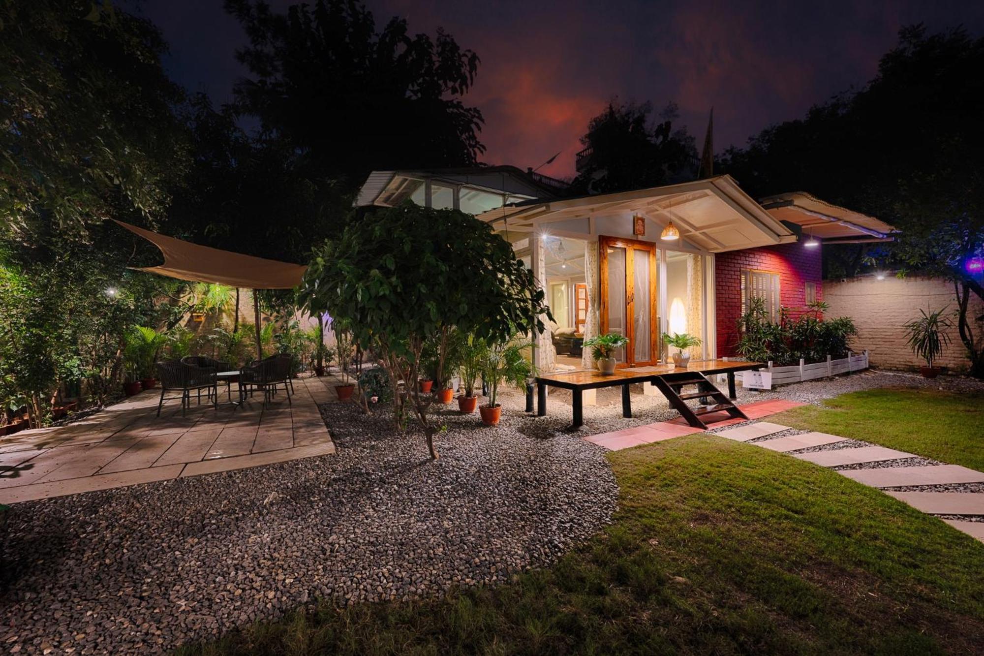 International Travellers' Hostel By Ith Stays Varanasi Exterior photo