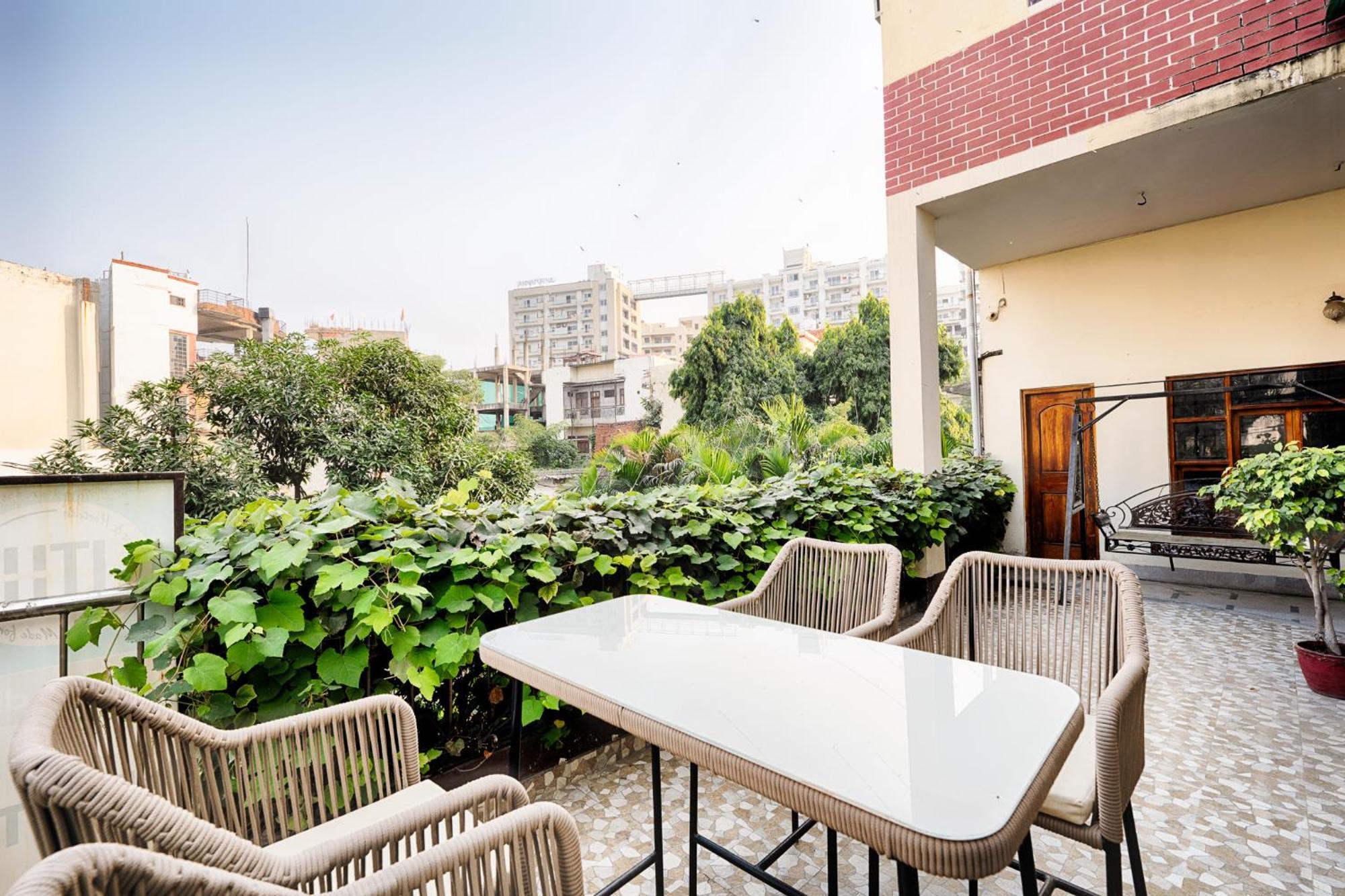 International Travellers' Hostel By Ith Stays Varanasi Exterior photo