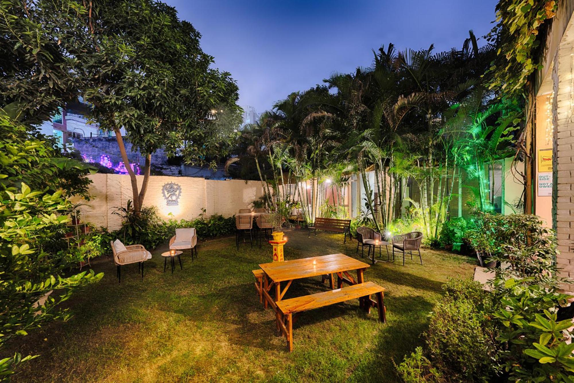 International Travellers' Hostel By Ith Stays Varanasi Exterior photo