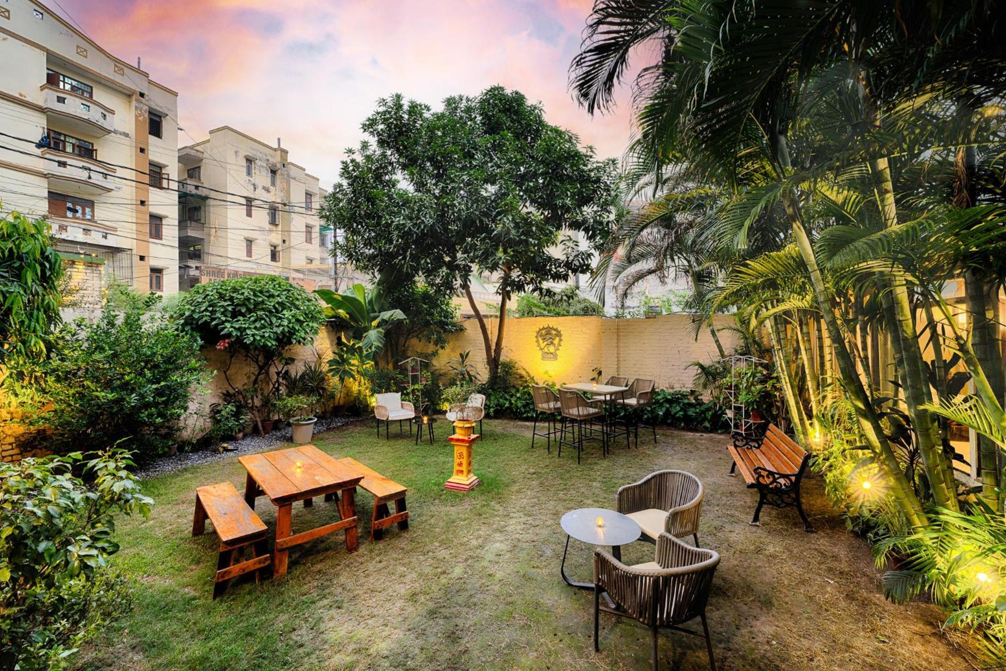 International Travellers' Hostel By Ith Stays Varanasi Exterior photo